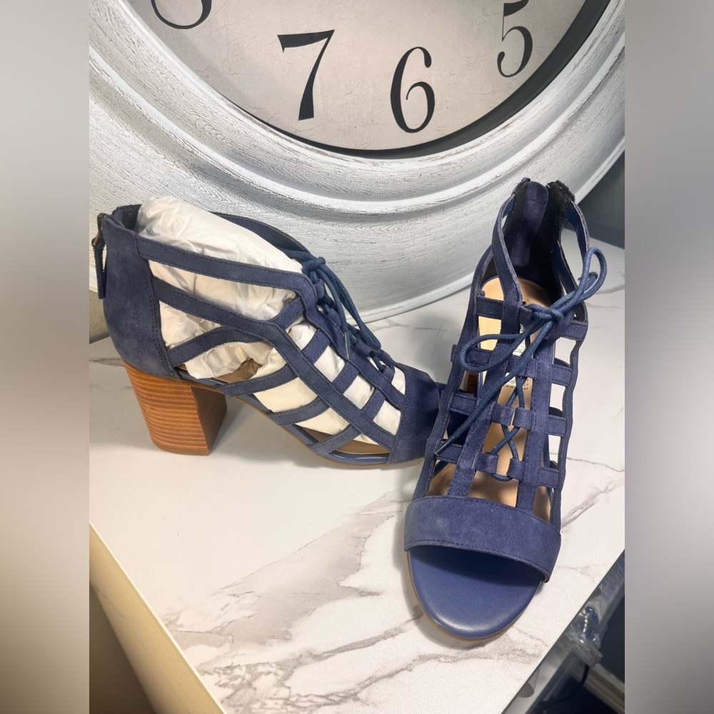 8.5 Aubrey Lynn blue suede tie up heel 4.5 in